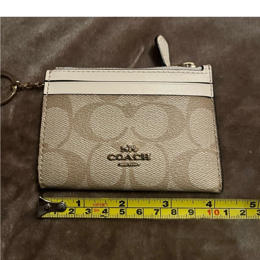 NWOT Coach Beige Signature Card Holder